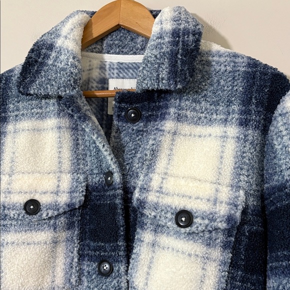 Abercrombie and Fitch A&F Blue Plaid Soft Sherpa Shacket Jacket Coat Size S - Picture 2 of 10